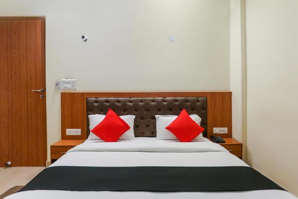 מלון Capital O Bvh Hospitality Near Pvr Ansal Plaza Greater נוידה מראה חיצוני תמונה