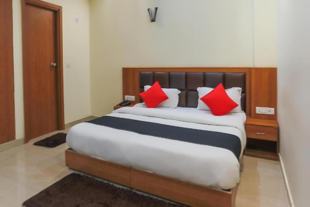 מלון Capital O Bvh Hospitality Near Pvr Ansal Plaza Greater נוידה מראה חיצוני תמונה